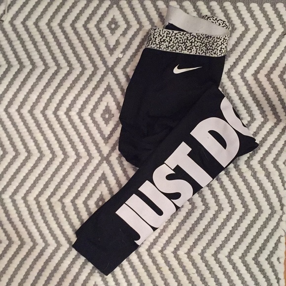 Nike Pants - Nike dri fit logo leggings